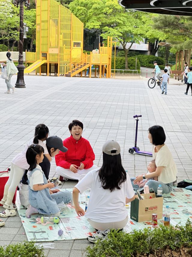 김은혜 의원이 분당 곳곳을 돌아다니며 도보 유세를 하고 있다. 의원실 제공