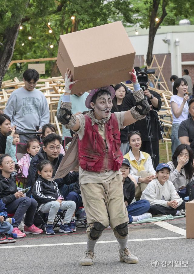 택배 기사들의 이야기를 다룬 프로젝트 통의 '기사들'