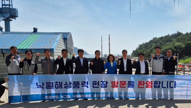 더불어민주당 기후위기대응위원회가 명운산업개발, 삼해이앤씨, 호반산업 등 관계자들과 간담회 후 기념촬영을 하고 있다. 명운산업개발 제공