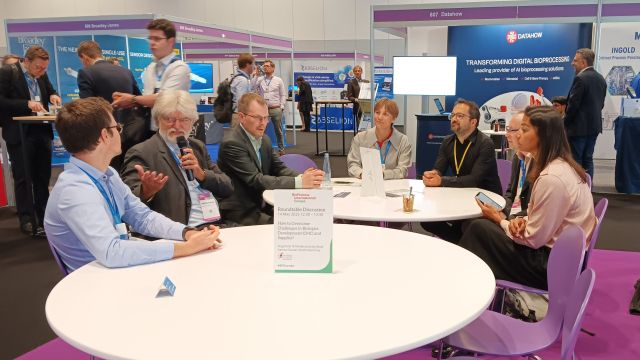 나네트 슐라터문트 IDT 시니어 비즈니스개발 담당(왼쪽 4번째)이 2025 BPI Europe 행사 프로그램 중 라운드테이블 토의에 참가하고 있다. SK 바이오사이언스 제공