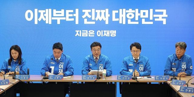 더불어민주당 중앙선대위 윤호중 총괄본부장이 20일 서울 여의도 민주당사에서 열린 제5차 총괄본부장단회의에서 발언하고 있다. 연합뉴스