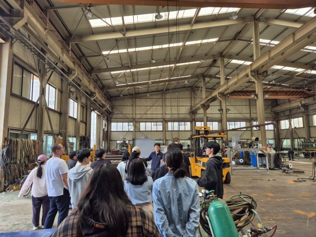 인천 남동구 청년들이 남동산단의 기업을 방문했다. 남동구 제공