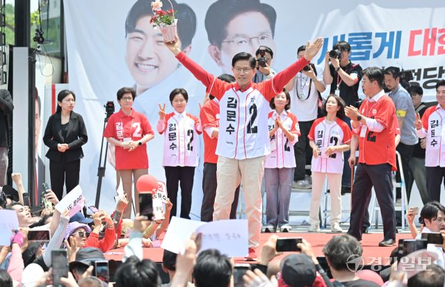 국민의힘 김문수 대선 후보, 고양 화정역에서 지지 호소 [포토뉴스]