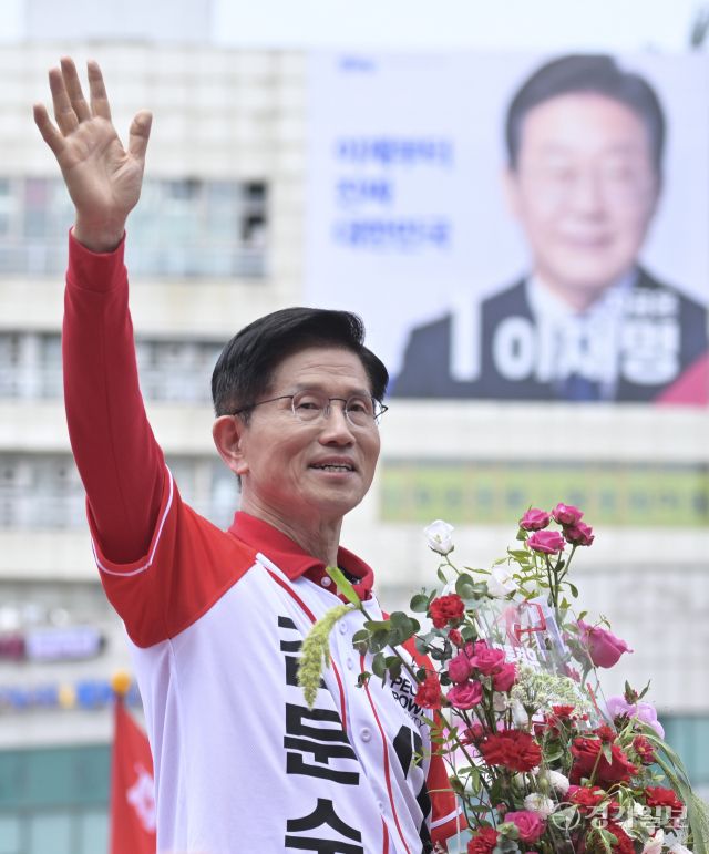 국민의힘 김문수 대선 후보, 고양 화정역에서 지지 호소 [포토뉴스]