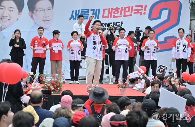 국민의힘 김문수 대선 후보, 고양 화정역에서 지지 호소 [포토뉴스]