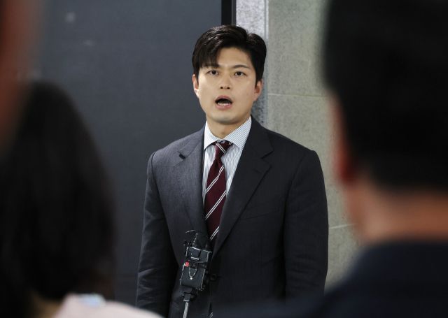 국민의힘 김용태 비상대책위원장이 21일 서울 여의도 국회 의원회관에서 행사를 마치고 나오며 취재진의 질문에 답변하고 있다. 연합뉴스