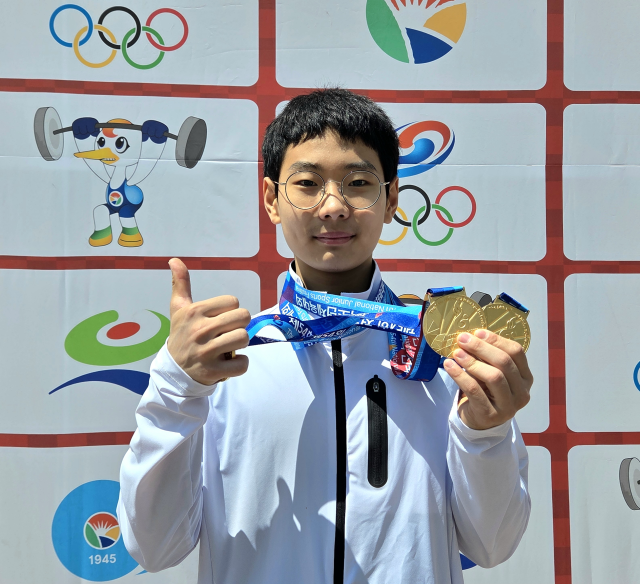 제54회 전국소년체육대회 역도 남중부 55㎏급에서 3관왕을 딴 김지광(인천 인송중).박귀빈기자