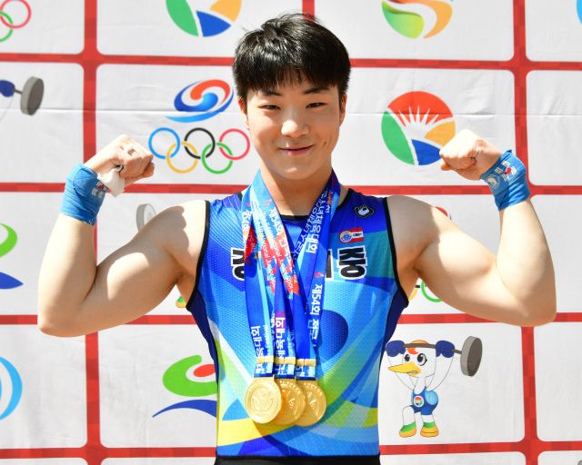 역도 남중부 61㎏급 3관왕 김예준.경기체중 제공