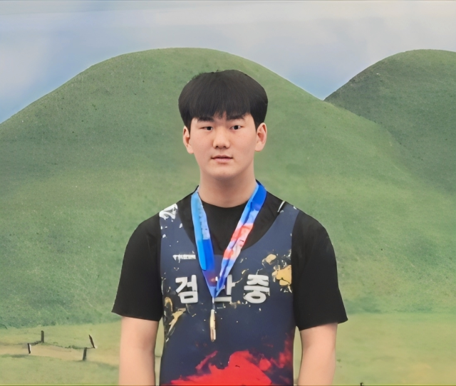 제54회 전국소년체육대회 역도 남중부 인상 81㎏급에서 우승한 방태원(검단중). 검단중 제공