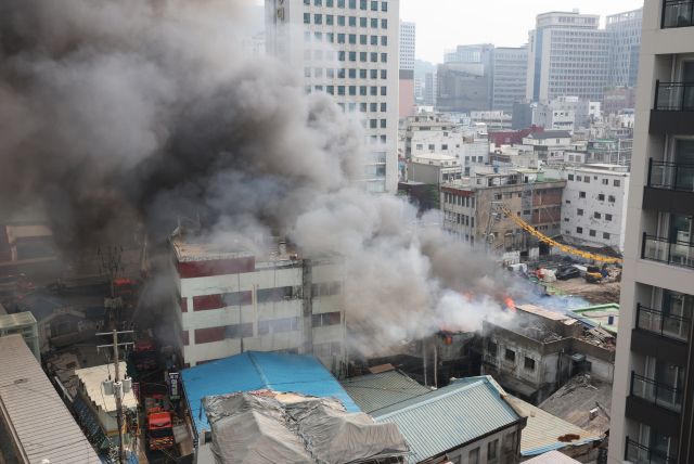 28일 서울 을지로3가역 인근 건물에서 화재가 발생했다. 연합뉴스