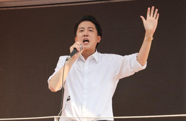 개혁신당 이준석 대선 후보가 제21대 대통령선거 사전투표 첫날인 29일 서울 성북구 안암역 인근에서 열린 유세에서 지지를 호소하고 있다. 연합뉴스