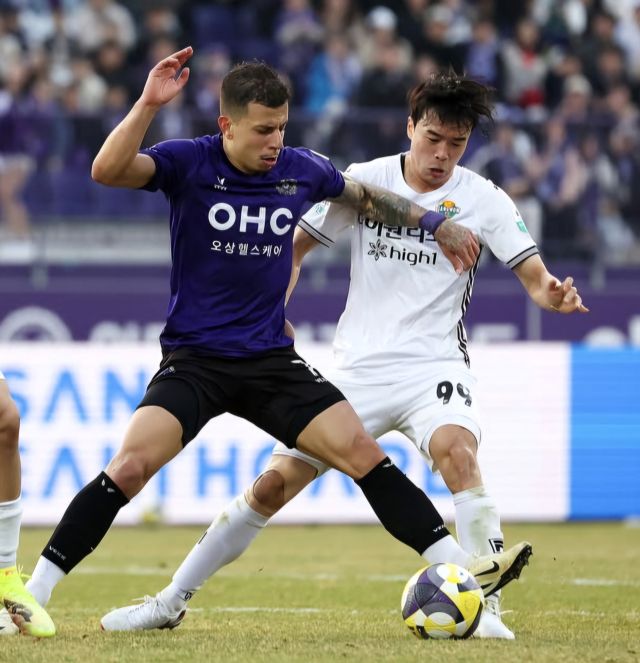 지난 28일 강원전 승리로 5월 6경기 만에 첫 승을 거둔 FC안양이 31일 대전과 홈 경기에서 연승에 도전한다. FC안양 제공