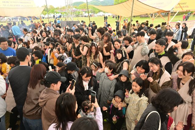 “지금 연천은 불 피우는 중입니다" 연천 구석기축제 [포토뉴스]