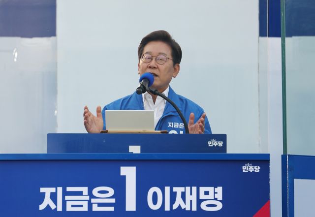 더불어민주당 이재명 대선후보가 29일 서울 관악구 관악산 으뜸공원에서 열린 유세에서 지지를 호소하고 있다. 연합뉴스