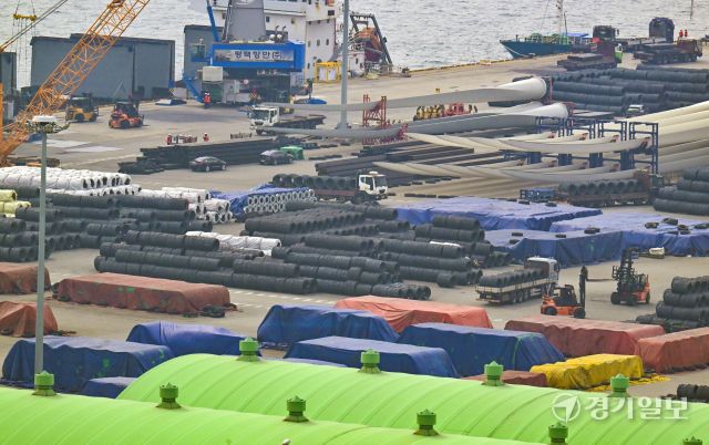 트럼프, 외국산 철강 제품 25%에서 50%로 관세 인상 [포토뉴스]