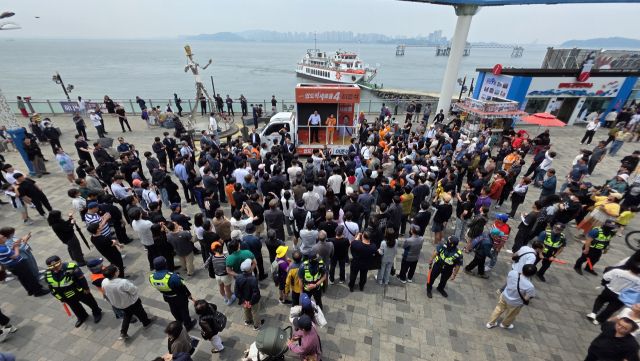 31일 개혁신당 이준석 대선 후보가 인천 중구 월미도 선착장 앞에 마련한 유세차량에서 연설을 하고 있다. 장민재 기자