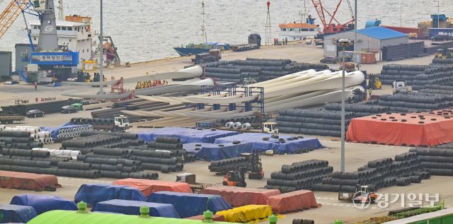 트럼프, 외국산 철강 제품 25%에서 50%로 관세 인상 [포토뉴스]