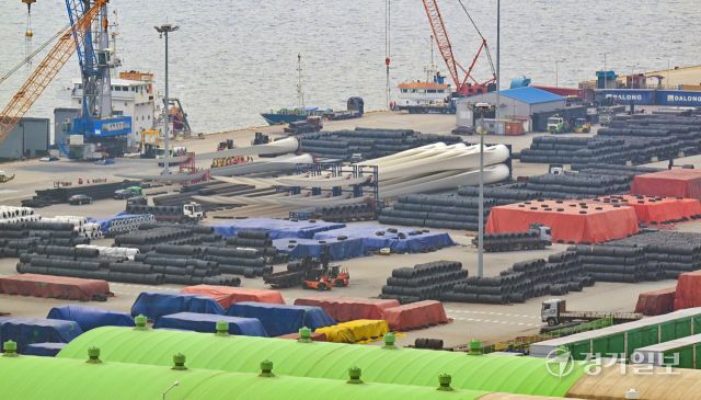 트럼프, 외국산 철강 제품 25%에서 50%로 관세 인상 [포토뉴스]