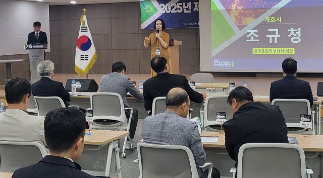 31일 오전 서울 올림픽회관 KSPO연수원에서 열린 ‘제29회 2025년 춘계 학술세미나’에서 조규청 한국올림픽성화회 회장이 개회사를 하고 있다.황선학기자