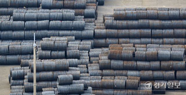 트럼프, 외국산 철강 제품 25%에서 50%로 관세 인상 [포토뉴스]