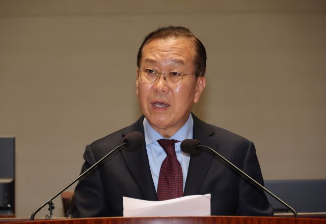 국민의힘 권영세 비상대책위원장이 5일 서울 여의도 국회에서 열린 의원총회에서 발언하고 있다. 연합뉴스