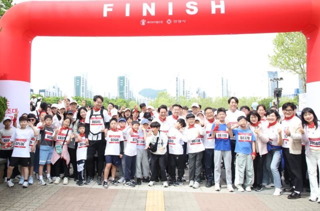 6일 안양 평촌중앙공원에서 안양시와 세이브더칠드런이 함께하는 국제어린이마라톤이 개최됐다. 안양시 제공.