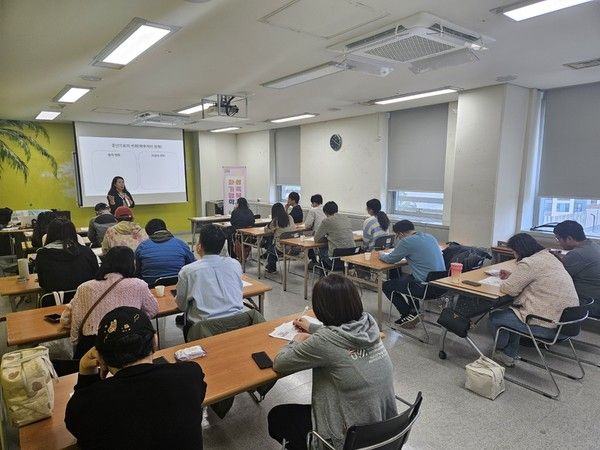 가족행복학교 중년기부부교실. 화성특례시 제공