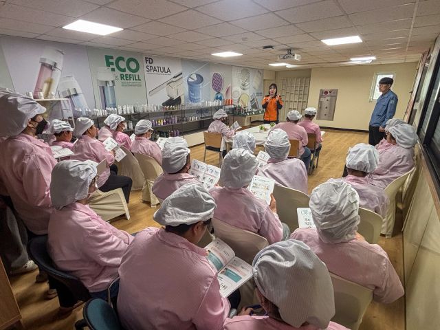 의왕소방서는 외국인 근로자를 대상으로 맞춤형 소방안전교육을 실시했다. 의왕소방서 제공