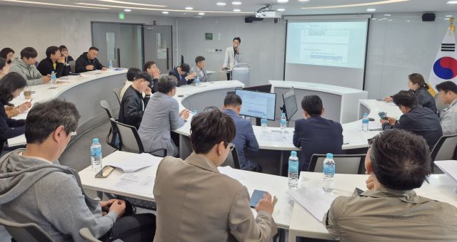 7일 용인 경기학생스포츠센터에서 열린 제54회 전국소년체육대회 종목단체 사무국장회의에서 참석ㅈ들이 대회 관련 설명을 듣고 있다. 임창만기자