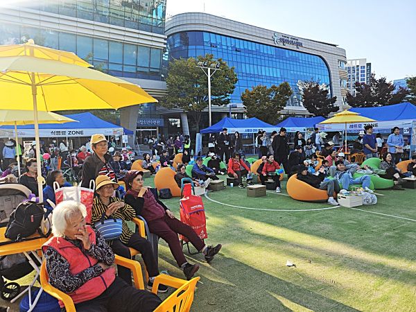 지난해 개최된 제2회 1인 가구페스타 행사 진행 모습. 화성특례시 제공