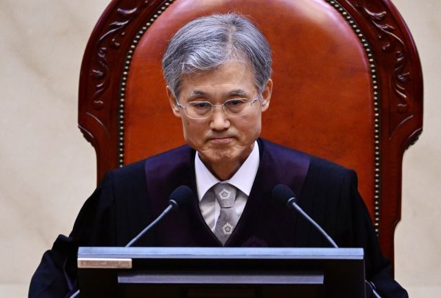 조희대 대법원장이 지난 1일 서울 서초구 대법원에서 열린 더불어민주당 이재명 대선 후보의 공직선거법 위반 사건 상고심 선고에 참석, 입술을 다물고 있다. 연합뉴스