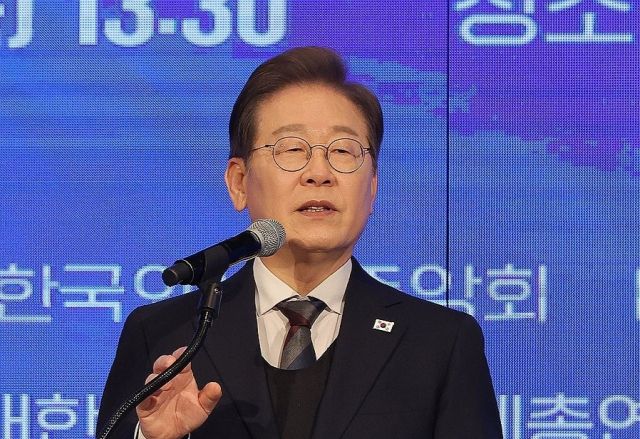 8일 서울 여의도 중소기업중앙회에서 열린 '진짜 대한민국 선거대책위원회' 직능본부 민생정책 협약식에서 발언 중인 이재명 더불어민주당 대선 후보. 연합뉴스