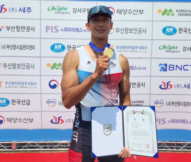 남자 일반부 싱글스컬 우승 김지혁.수원시청 제공