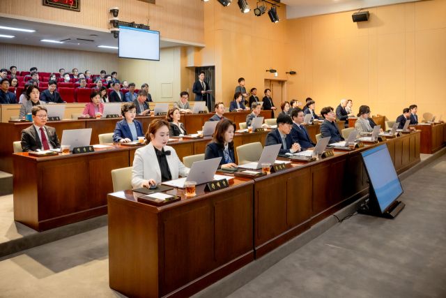 제312회 제1차 정례회 회기 첫 날 남양주시의회 의원들이 참석한 모습. 남양주시의회 제공