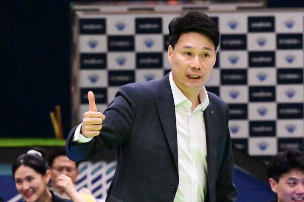새 시즌 ‘속도 배구’로 정상 탈환을 노리는 수원 현대건설의 사령탑 강성형 감독. 한국배구연맹 제공
