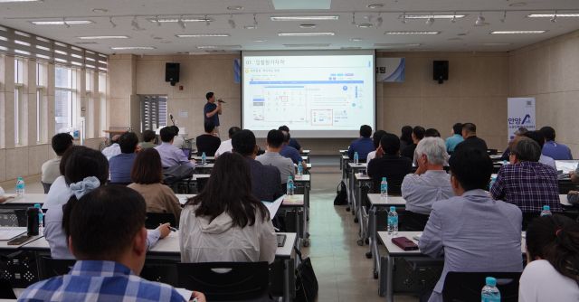 안양산업진흥원은 10일 인천지방조달청과 함께 공공조달 진입 설명회를 개최했다. 안양시 제공.