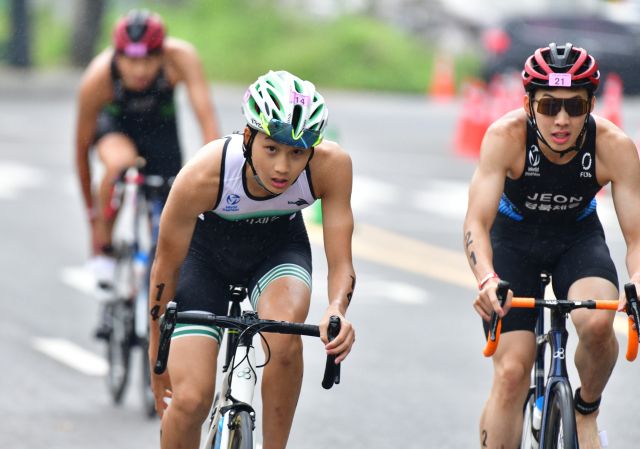 경기도 꿈나무 체육이 각종 규제로 인해 위축되고 있어 전향적인 학교체육 행정이 필요하다는 지적이다. 사진은 기사의 특정 사실과 관계없으며, 제54회 전국소년체전 트라이애슬론 경기 모습.경기일보 DB