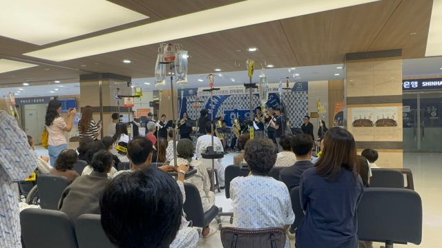 구리문화재단이 추진 하고 있는 ‘찾아가는 꿈의 앙상블 – 사계’ 공연을 한양대학교 구리병원에서 열였다.구리문화재단 제공