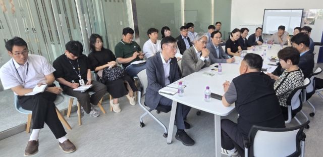 시흥시 정책기획실 주관으로 지난 12일 오전 시흥 거북섬 현장에서 거북섬 활성화를 위한 금융지원 간담회거 열리고 있다. 거북섬 통합발전위원회 제공