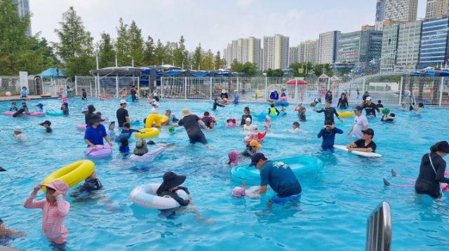 하남시는 21일부터 어린이 물놀이장 7곳을 개장한다. 하남시 제공