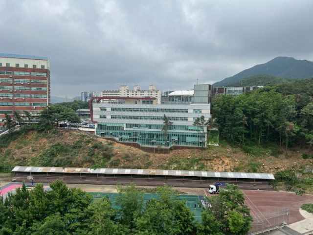 안양대와 근명중고 경계사면. 안양시 제공.