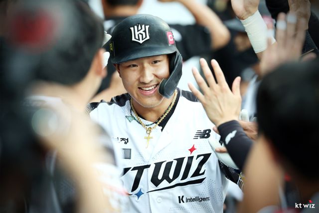 시즌 초반 부진했던 KT 위즈 타선에 활력을 불어넣으며 전체 타선에 시너지 효과를 내고 있는 안현민.KT 위즈 제공