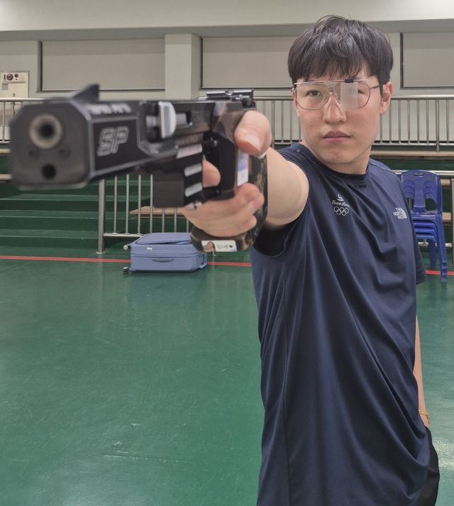 국내 사격선수 중 유일하게 권총 5개 전 종목을 소화하며 전천후 선수로 활약하고 있는 2024 파리올림픽 남자 속사권총 은메달리스트 조영재(경기도청).황선학기자