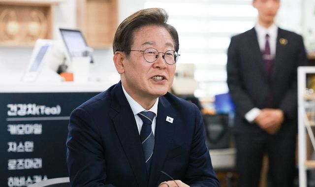 이재명 대통령이 13일 경기도 파주시 장단면 행정복지센터에서 접경지 주민 간담회를 하고 있다. 연합뉴스