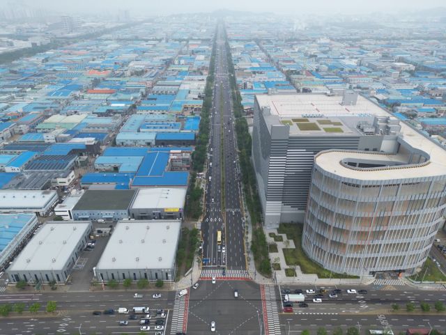 공사를 완료한 공단2대로 사진. 시흥시 제공