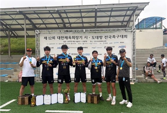 이천시의 이천시민족구단이 제12회 대한체육회장기 시도 대항 전국족구대회에서 남자체전부 우승했다. 이천시 제공