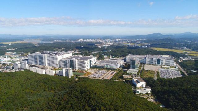 LG디스플레이 파주사업장 전경. 경기도 제공