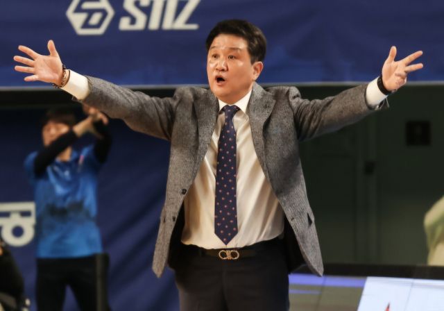 유도훈 감독이 새롭게 지휘봉을 잡은 안양 정관장이 끈끈한 수비 농구를 바탕으로 도약을 준비하고 있다. KBL 제공