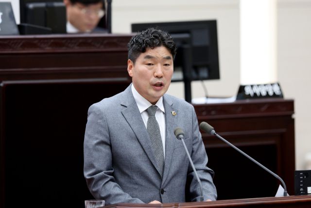 최근 인천시의회 제302회 정례회 제3차 본회의에서 발언 중인 조성환 인천시의원(더불어민주당·계양1). 시의회 제공