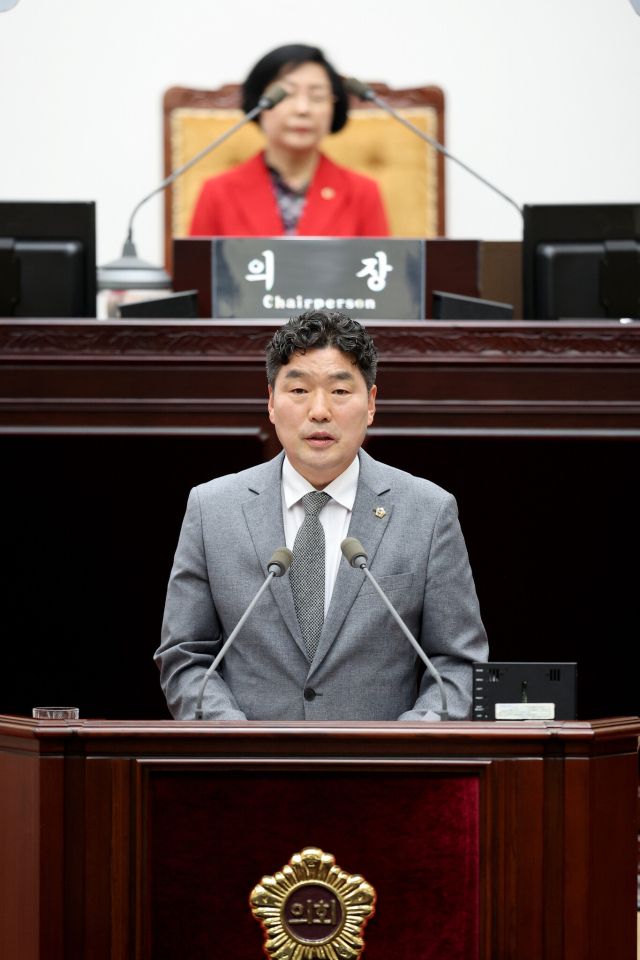 최근 인천시의회 제302회 정례회 제3차 본회의에서 발언 중인 조성환 인천시의원(더불어민주당·계양1). 시의회 제공